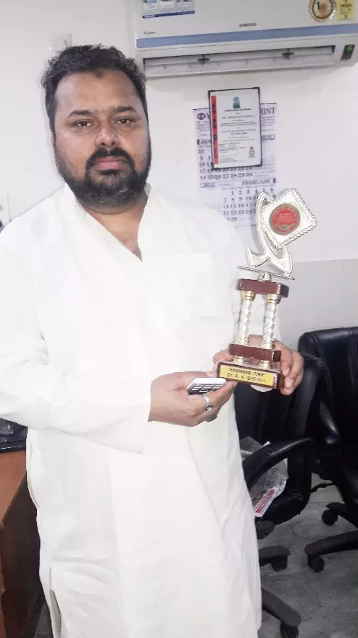 Dr Sheikh S